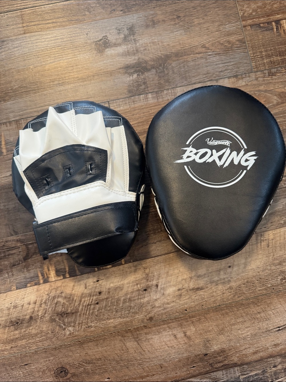 Valleycomfy Boxing Focus Mitts with White and Black Design